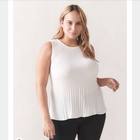 Reitmans Pleated sleeveless Black Top - Picture 3 of 3